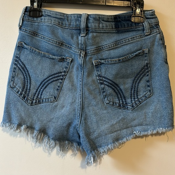 Hollister Ultra High Rise Mom Short - Picture 3 of 5